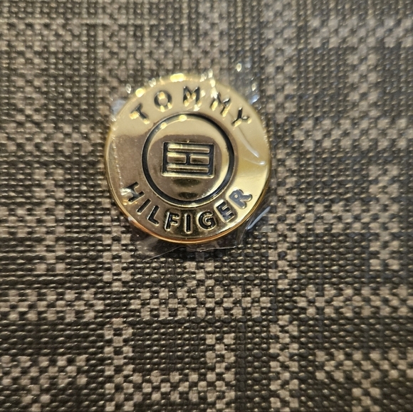 Tommy Hilfiger Black Patterned Gold Accents Adjustable Strap Crossbody Bag - Picture 2 of 8